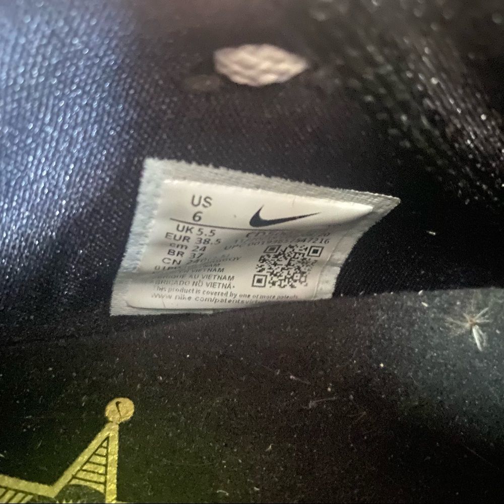 Nike Lebron 17 Low Metallic Gold Sneakers CD5007-101 - Picture 8 of 8